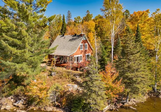 Maison à vendre - 19 Ch. Dainava, Saint-Sauveur, J0R 1A0