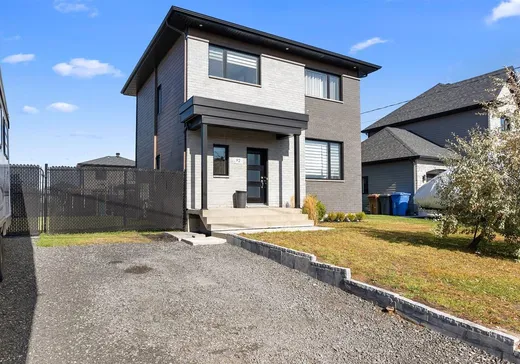 Maison à étages à vendre - 92 Rue des Tulipes, St-Apollinaire, G0S2E0