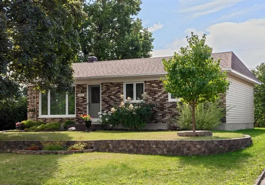 Bungalow à vendre - 8425 Av. Lucien-Paquet, Charlesbourg, G1G4H5