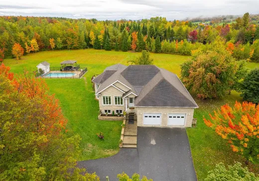 Bungalow à vendre - 220 Rue Thomas, Magog, J0B2C0