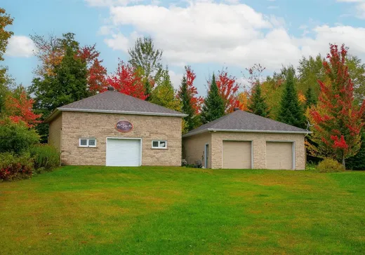 Maison à vendre - 220 Rue Thomas, Magog, J0B 2C0