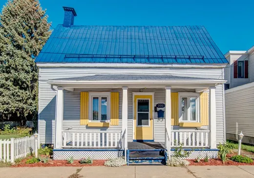 Two or more stories for sale - 205 Rue Charlotte, Massueville, J3P1H9
