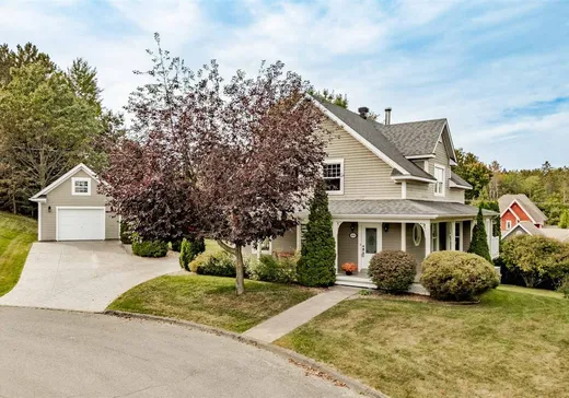 Two or more stories for sale - 680 Mtée des Pins S., Coaticook, J1A3H4