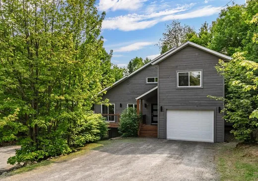 Two or more stories for sale - 70 Ch. des Rochers, Saint-Sauveur, J0R1R1