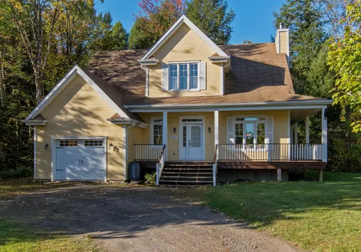 Maison à étages à vendre - 205 Rue Kim, Sainte-Sophie, J5J0C6