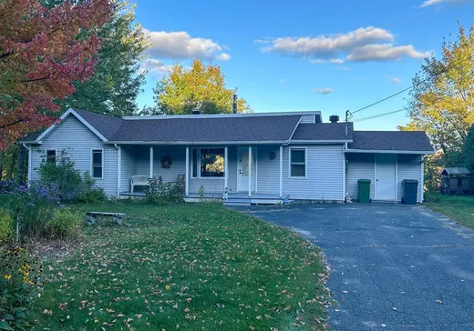 Bungalow for sale - 7470 Boul. Allard, Drummondville, J2A2S8