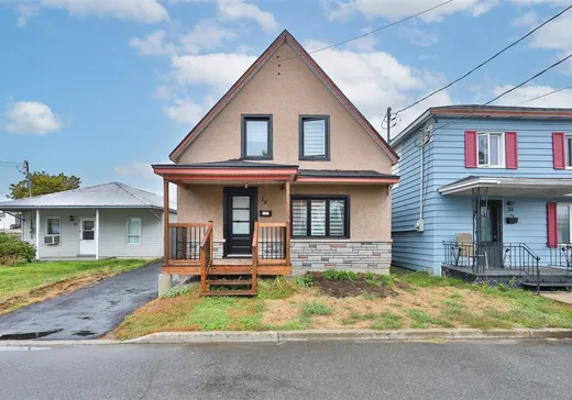 Two or more stories for sale - 19 Rue Chevalier, Massueville, J3P1K6