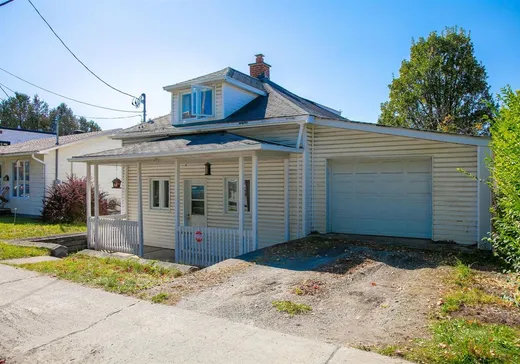 Two or more stories for sale - 299 12e Avenue N., Sherbrooke, J1E2W5