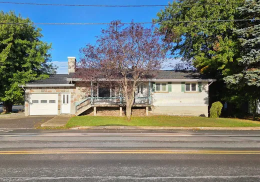 Maison à vendre - 234 Av. Jacques-Cartier, Matane, G4W 2N1