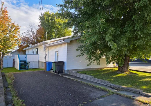 Maison à vendre - 234 Av. Jacques-Cartier, Matane, G4W 2N1