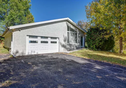 Maison à vendre - 205 Ch. de la Corniche, Saint-Sauveur, J0R 1K0