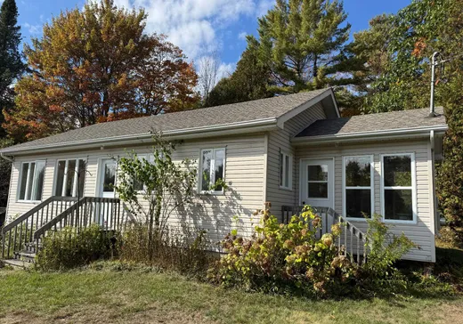 Maison à étages à vendre - 22 Rue Rosemount, Gore, J0V1K0