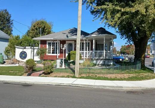 Maison à étages à vendre - 571 Rue La Fontaine, Granby, J2G1N3