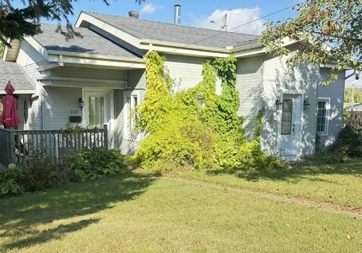 Maison à vendre - 120 Rue Wilson, Lachute, J8H 3H6