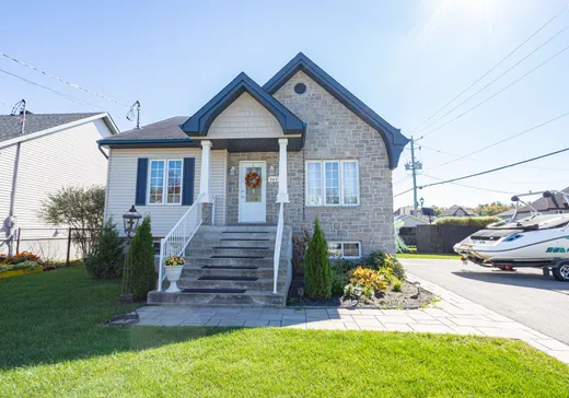 Maison à vendre - 141 Rue des Bois (141-141A), Sainte-Sophie, J5J 0E2
