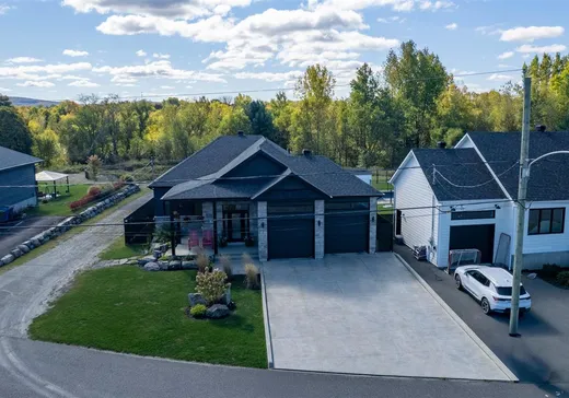 Bungalow for sale - 157 Rue Jules Monast, Cowansville, J2K3W9