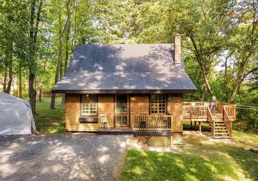 Un étage et demi à vendre - 177 Route 143, St-Francois-Du-Lac, J0G1M0