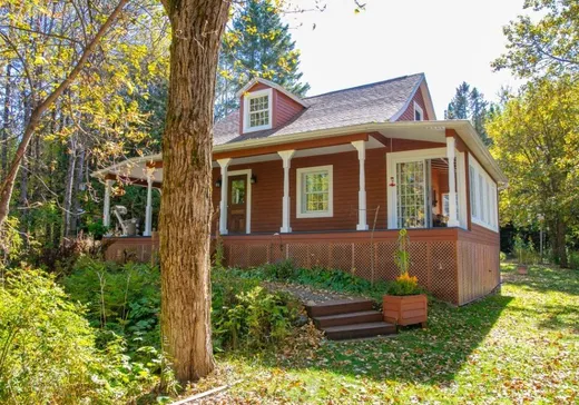 Two or more stories for sale - 930 Route 220, Magog, J0E1H0