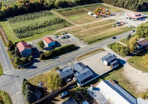 Maison à vendre - 758 Route 139, Saint-Theodore-d'Acton, J0H 1Z0