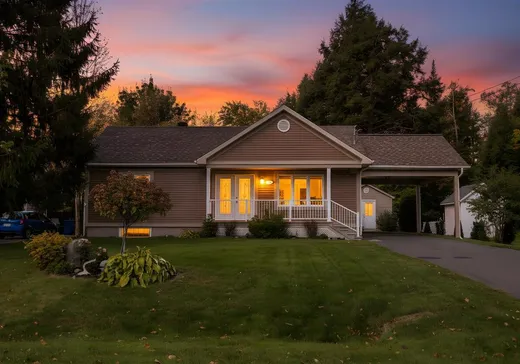 Bungalow à vendre - 701 Av. Stéphane, Magog, J1X7W8