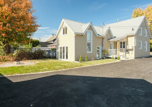 Two or more stories for sale - 750 Rue St-Simon, Saint-Étienne-de-Beauharnois, J0S1S0