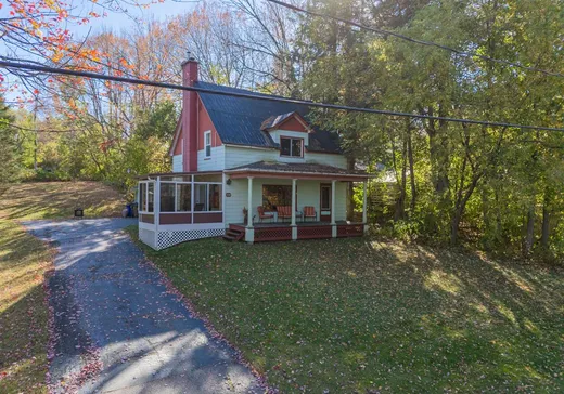 Two or more stories for sale - 134 Rue King, Waterville, J0B3H0