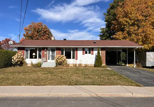 Bungalow à vendre - 109 Rue Ste-Victoire, Victoriaville, G6P2N3