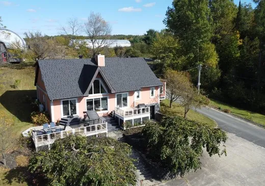 Two or more stories for sale - 1890Z Route 116, Danville, J0A1A0