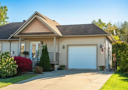 Bungalow à vendre - 1672 Rue Giguère, Magog, J1X7S3