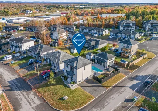 Maison à étages à vendre - 83 Rue Marchand, St-Apollinaire, G0S2E0