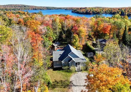 Two or more stories for sale - 25 121e Avenue, St-Hippolyte, J8A2G4