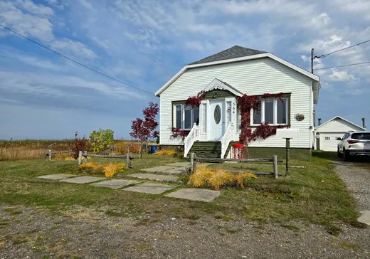 Maison à étages à vendre - 364 Av. du Phare E., Matane, G4W3N4