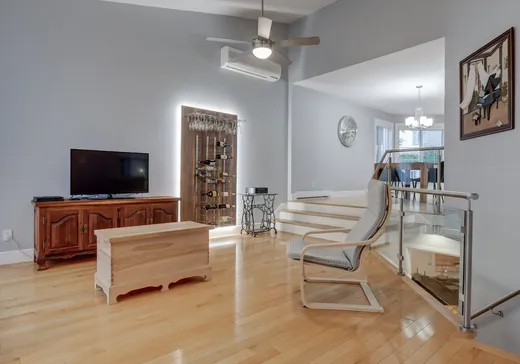 Maison à vendre - 4856 Rue Philippe-Parizeau, St-Hubert, J3Y 8V8