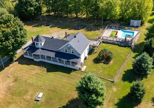 Maison à étages à vendre - 1740-1742 Ch. du Lac, Ste-Catherine-De-Hatley, J0B1W0