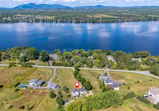 Maison à vendre - 1740-1742 Ch. du Lac, Ste-Catherine-De-Hatley, J0B 1W0