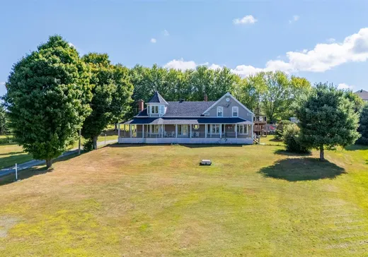 Maison à vendre - 1740-1742 Ch. du Lac, Ste-Catherine-De-Hatley, J0B 1W0