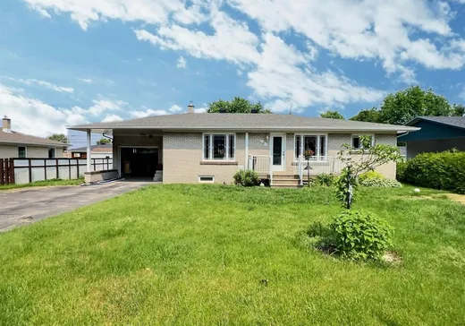 Bungalow à vendre - 8 Rue Perreault, Warwick, J0A1M0