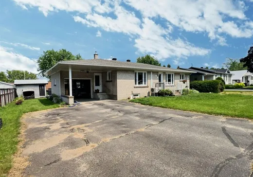 Maison à vendre - 8 Rue Perreault, Warwick, J0A 1M0