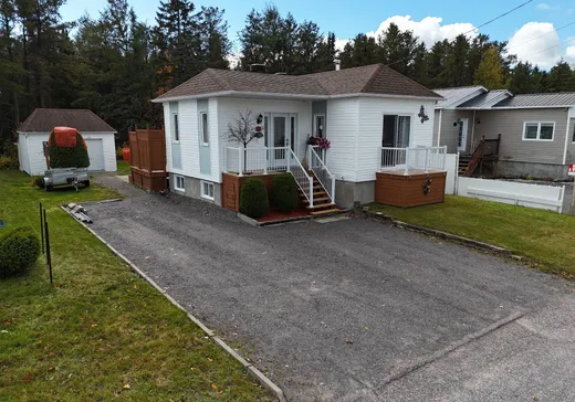 Two or more stories for sale - 57 Rue des Pins, Chicoutimi, G7P2G4