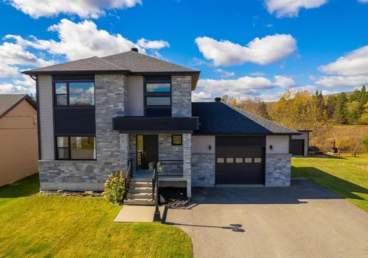 Two or more stories for sale - 66 Rue Cormier, East Angus, J0B1R0