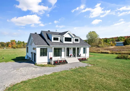 Two or more stories for sale - 62 Ch. St-Georges, Rigaud, J0P1P0