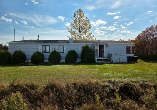 Maison à étages à vendre - 54 Ch. des Sous-Bois, Matane, G4W7E9