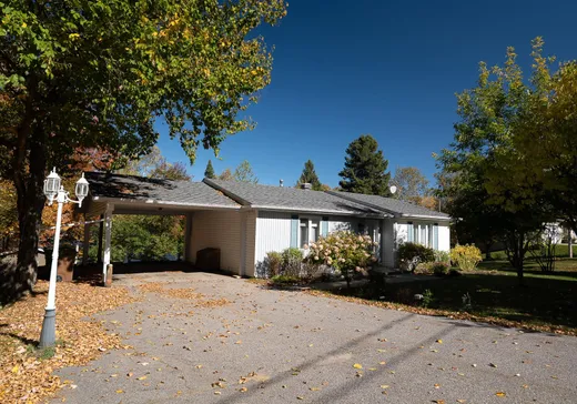 Two or more stories for sale - 717 Ch. des Voyageurs, Chute-St-Philippe, J0W1A0