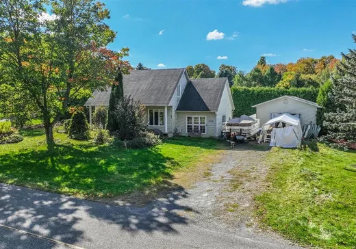 Bungalow à vendre - 2214 Av. du Lac O., Saint-Hyacinthe, J0E1Z0