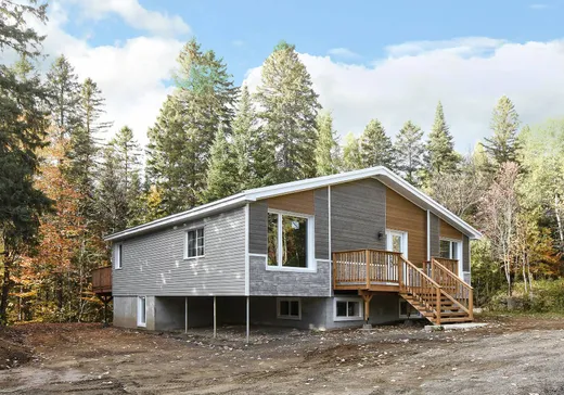 Two or more stories for sale - 450 Rue Lafond, Saint-Calixte, J0K1Z0