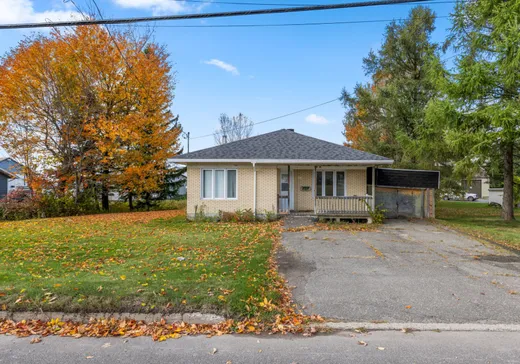 House for sale - 997 Rue St-Georges, Iles-Aux-Coudres, G0S 2G0