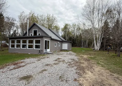Maison à étages à vendre - 807 Ch. St-Pierre, St-Fulgence, G0T1Y0