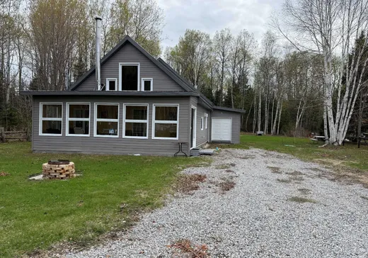 House for sale - 807 Ch. St-Pierre, St-Fulgence, G0T 1Y0