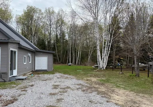 House for sale - 807 Ch. St-Pierre, St-Fulgence, G0T 1Y0