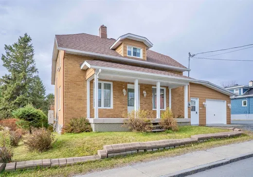 Maison à étages à vendre - 1095 Route 277, Lac-Etchemin, G0R1S0